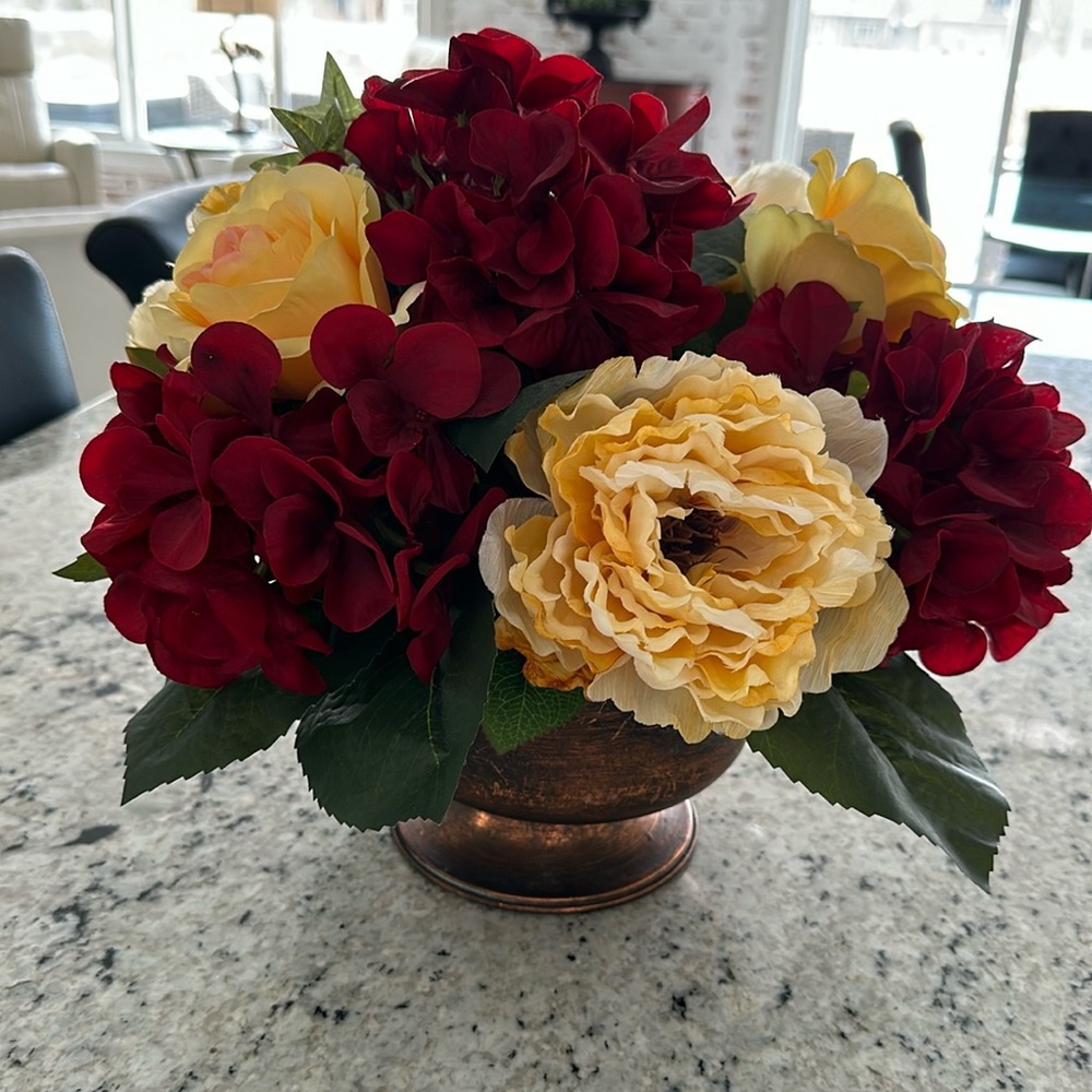 Silk flower arrangement. Excellent condition. Non smoking, pet free home.